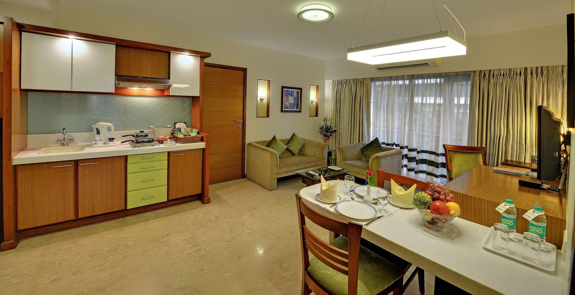 Grand Residency Hotel & Serviced Apartments Bombaj Exteriér fotografie